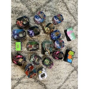 Pokémon‎ Collectible Empty Tin Lot and Cards Great Condition Assorted